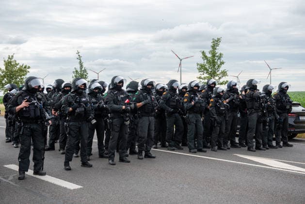 Mass demonstrations accompany AfD party congress in eastern Germany ERFURT, GERMANY - JULY 04: Police take measures as protesters take part in coordinated civil disobedience actions during demonstrations against the federal party congress of the Alternative for Germany (AfD) in Erfurt, Germany, on July 4, 2026. Around 8:30 a.m., demonstrators established multiple blockades on roads leading to the Messe Erfurt exhibition grounds, with organizers reporting tens of thousands of participants attempting to hinder delegates from reaching the congress venue. More than 5,000 police officers were deployed from across Germany to secure the event and clear access routes. The AfD is a right-wing populist political party and one of Germany’s largest opp  Copyright: x2026xAnadoluxMouafakxMahmaljix
