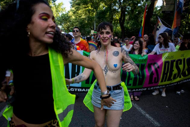 July 4, 2026, Madrid, Madrid, Spain: Hundreds of people participated in Madrid s 2026 LGBTI+ Pride March, under the slogan Take to the streets with pride! Dissent and resistance, along the Paseo del Prado in Madrid. Madrid Spain  - ZUMAs296 20260704_znp_s296_009 Copyright: xLuisxSotox