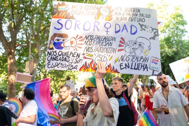 July 4, 2026, Madrid, Comunidad De Madrid, Spain: A participant holds up a sign during the 2026 Spanish State LGTBIQ Pride March, Madrid, Spain. Madrid Spain - ZUMAc317 20260704_zip_c317_006 Copyright: xAdelinaxCobosx