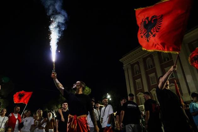 Thousands Rally in Tirana as Diaspora Joins Day 35 Protest TIRANA, ALBANIA JULY 4, 2026: Thousands of demonstrators gathered in central Tirana on the 35th consecutive day of protests against a proposed luxury tourism development project linked to Jared Kushner and other international investors. Protesters, including members of the Albanian diaspora, environmental activists, civil society organizations, students and families, assembled at Skanderbeg Square before marching to the Prime Minister™s Office, calling for the cancellation of the project and broader political reforms. Tirana Albania Copyright: x xVlasovxSulajx xJNAxPressx