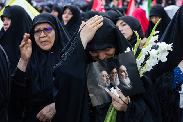Iran: Funeral ceremonies for the late Iranian Supreme Leader A mourner weeps as he attends the start of the days-long funeral ceremonies for the late Iranian Supreme Leader Ayatollah Ali Khamenei and members of his family at the Imam Khomeini Mosalla Grand Mosque. RESTRICTIONS: NO Access Israel Media Persian Language TV Stations Outside Iran Strictly No Access BBC Persian VOA Persian Manoto TV Iran International TV Tehran Tehran Iran Copyright: SobhanxFarajvan