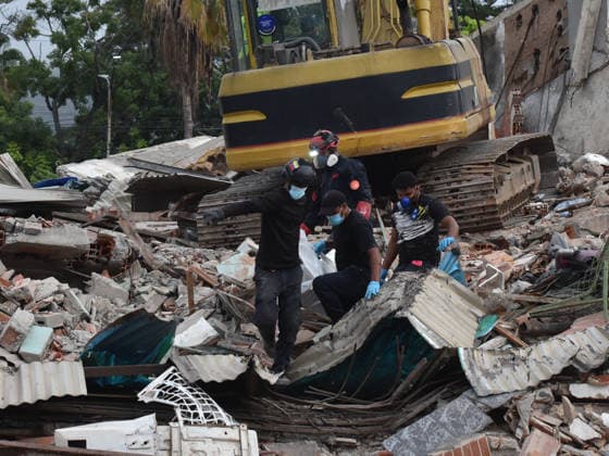 LA GUAIRA, VENEZUELA - JULY 03: Members of Blue Sky Rescue Team from China collaborate with Venezuelan firefighters and forensic experts search through rubble following two powerful earthquakes on July 3, 2026 in Catia La Mar, La Guaira, Venezuela. The death toll from the two powerful earthquakes that struck Venezuela on June 24 has risen to 2,954, while the number of injured has climbed to 16,592 as of July 4.  Copyright: xChinaxNewsxServicex 111652295480
