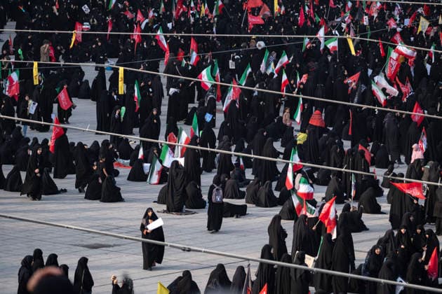 Farewell Ceremony For Bodies Of Supreme Leader And His Family Mourners gather at the Imam Khomeini Grand Mosque during a farewell ceremony for the bodies of Iran s Supreme Leader Ayatollah Ali Khamenei and his family on the eve of his funeral in Tehran, Iran, on July 4, 2026. Tehran Tehran Iran  Copyright: xMortezaxNikoubazlx originalFilename: nikoubazl-farewell260704_npnxM.jpg
