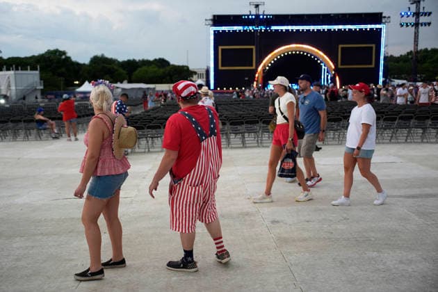 250th Independence Day Celebration evacuation - Washington Attendees evacuate the Fourth of July celebrations marking the 250th anniversary of U.S. Independence due to the threat of sever weather near Washington Monument in Washington on July 4, 2026. Photo by Yuri Gripas ABACAPRESS.COM Washington DC United States  Copyright: xGripasxYuri ABACAx