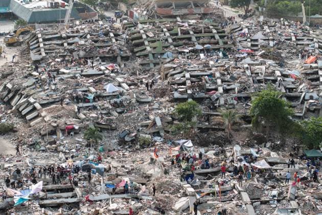 Aerial views reveal scale of devastation in Venezuela after twin earthquakes LA GUAIRA, VENEZUELA - JULY 4: An aerial view captures the catastrophic destruction across the Caraballeda and Caribe neighborhoods in the coastal city of La Guaira, Venezuela, on July 4, 2026, the area hardest hit by the recent 7.2 and 7.5 magnitude twin earthquakes. As emergency response teams continue searching the debris for survivors, the aerial footage underscores the severe impact of the disaster. Cem Tekkesinoglu Anadolu La Guaira Venezuela. Editorial use only. Please get in touch for any other usage.  Copyright: x2026xAnadoluxCemxTekkesinoglux