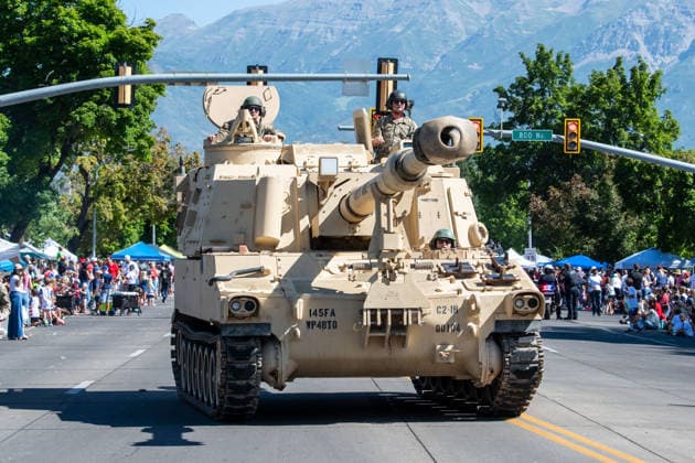 July 4, 2026, Provo, Utah, USA: A military self-propelled howitzer tank drives down the route as part of a military parade display during America s Freedom Festival Grand Parade in Provo, Utah, Saturday, July 4, 2026. The annual Independence Day event features expanded programming to honor the 250th anniversary of United States independence. Provo USA  - ZUMAm292 20260704_znp_m292_007 Copyright: xCharlesxMcClintockxWilsonx