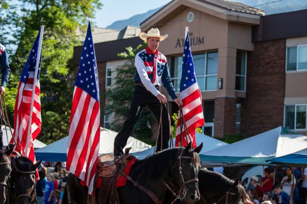 July 4, 2026, Provo, Utah, USA: Equestrian performers balance upright on horseback while carrying American flags down the street during America s Freedom Festival Grand Parade in Provo, Utah, Saturday, July 4, 2026. The annual Independence Day event features expanded programming to honor the 250th anniversary of United States independence. Provo USA - ZUMAm292 20260704_znp_m292_099 Copyright: xCharlesxMcClintockxWilsonx
