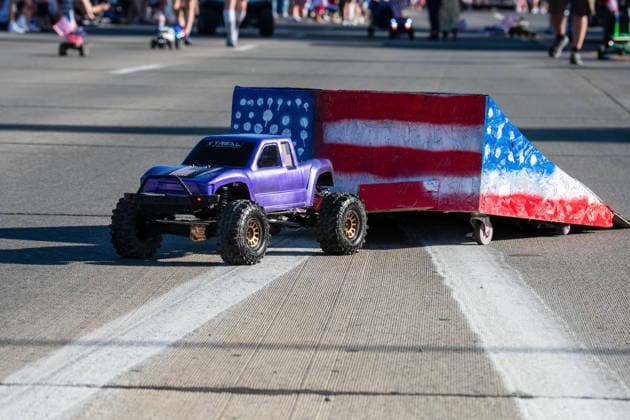 July 4, 2026, Provo, Utah, USA: A remote-controlled purple monster truck rolls down the street alongside a small, painted ramp featuring a patriotic flag pattern during America s Freedom Festival Grand Parade in Provo, Utah, Saturday, July 4, 2026. The annual Independence Day event features expanded programming to honor the 250th anniversary of United States independence. Provo USA - ZUMAm292 20260704_znp_m292_129 Copyright: xCharlesxMcClintockxWilsonx