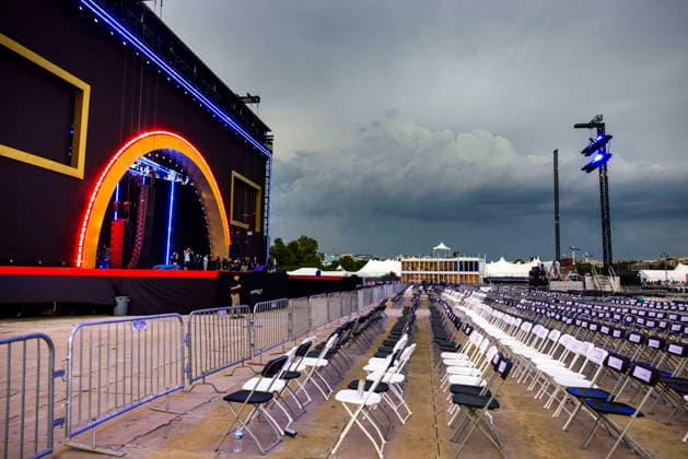 July 4, 2026, Washington, District Of Columbia, USA: Attendees evacuate the Salute to America 250 celebration due to the threat of sever weather on the National Mall in Washington, DC, USA, 04 July 2026. The fireworks display that concludes the event is expected to be the largest in history, with 850,000 shells launched over 40 minutes Washington USA - ZUMAs152 20260704_faa_s152_023 Copyright: xJimxLoScalzox-xPoolxviaxCNPx