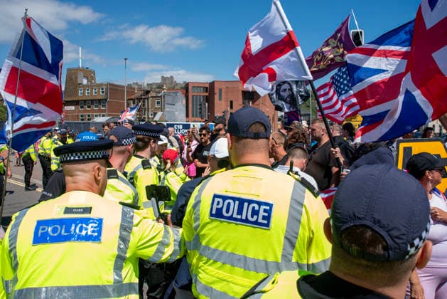 Far-right demo and antifascist counter-protest in Dover, UK - 04 Jul 2026 Police officers try to keep apart the far-right protesters and the antifascist counter-protesters during a demonstration in Dover. Around 100-120 supporters of the Pink Ladies gathered from across the country in Dover, UK. The Pink Ladies is an anti immigration far-right movement. The far-right activists marched through central Dover to the Immigration Centre and they were confronted by a small group of antifascist counter-protesters during their march. Dover United Kingdom Copyright: xKrisztianxElekx xSOPAxImagesx SSS_20260704_FAR_RIGHT_0011005053