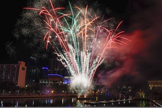 July 4, 2026, Tampa, Florida, USA: Fireworks blast off in front of the Julian B. Lane Riverfront Park as part of the Liberty By The Bay citywide celebration on Saturday, July 4, 2026 in Tampa. Tampa USA  - ZUMAs70_ 20260704_zan_s70_027 Copyright: xLuisxSantanax