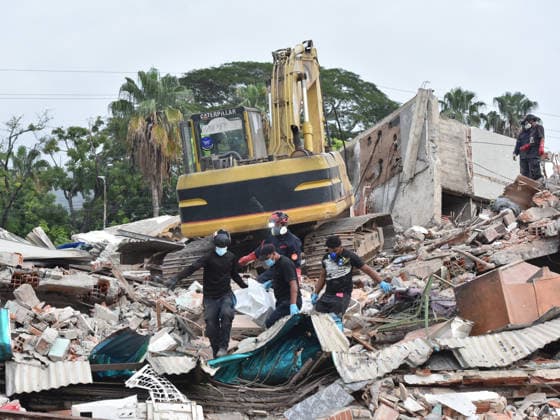 LA GUAIRA, VENEZUELA - JULY 03: Members of Blue Sky Rescue Team from China, Venezuelan firefighters and forensic experts work together to search through rubble following two powerful earthquakes on July 3, 2026 in Catia La Mar, La Guaira, Venezuela. The death toll from the two powerful earthquakes that struck Venezuela on June 24 has risen to 2,954, while the number of injured has climbed to 16,592 as of July 4.  Copyright: xChinaxNewsxServicex 111652303119