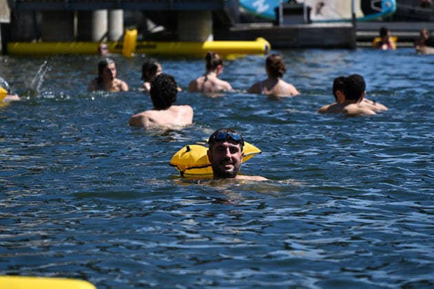 (260705) -- PARIS, July 5, 2026 -- People swim in the Seine River, Paris, France, on July 4, 2026. Paris opened some swimming sites in the Seine River to help people escape heat on Saturday. (Photo by Xinhua) FRANCE-PARIS-SEINE RIVER-SWIMMING-OPEN EmmaxDaxSilva 