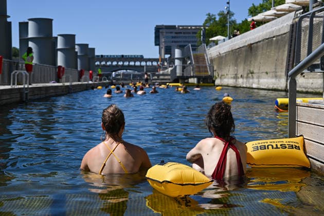 (260705) -- PARIS, July 5, 2026 -- People swim in the Seine River, Paris, France, on July 4, 2026. Paris opened some swimming sites in the Seine River to help people escape heat on Saturday. (Photo by Xinhua) FRANCE-PARIS-SEINE RIVER-SWIMMING-OPEN EmmaxDaxSilva 