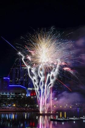 July 4, 2026, Tampa, Florida, USA: Fireworks blast off in front of the Julian B. Lane Riverfront Park as part of the Liberty By The Bay citywide celebration on Saturday, July 4, 2026 in Tampa. Tampa USA - ZUMAs70_ 20260704_zan_s70_033 Copyright: xLuisxSantanax