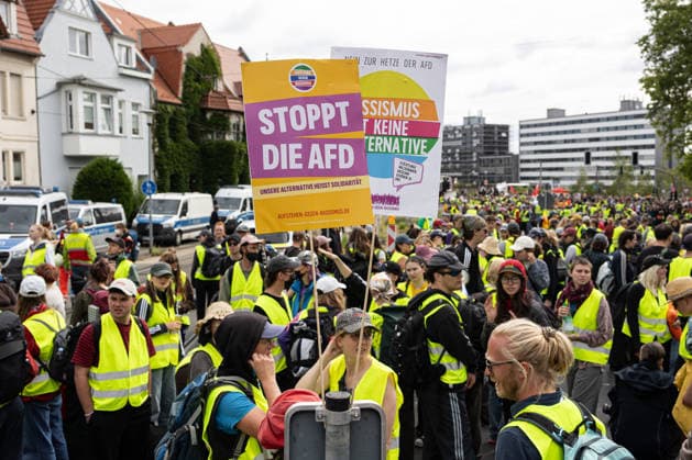 July 4, 2026, Erfurt, Germany: Protester holds a placard reading Stoppt die AfD during the demonstration against the federal party conference of the Alternative for Germany (AfD). The party™s two-day convention is being held at the Erfurt Exhibition Centre on July 4 5. According to police, around 31,000 people took part in the protests, while organizers estimated attendance at about 50,000. Demonstrators held marches, rallies and blockades of several access roads, including a section of the A71 motorway. Erfurt Germany  - ZUMAs197 20260704_aaa_s197_262 Copyright: xVasilyxKrestyaninovx