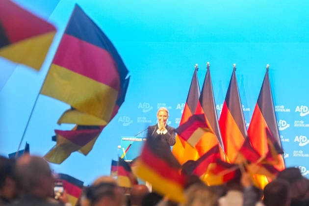 Erfurt Alice Weidel dankt den Delegierten nach ihrer Bewerbungsrede zur Wiederwahl als Bundessprecherin der AfD Alice Weidel dankt den Delegierten nach ihrer Bewerbungsrede zur Wiederwahl als Bundessprecherin der AfD am 04.07.2026 auf dem Bundesparteitag der Alternative fuer Deutschland in Erfurt, Alice Weidel dankt den Delegierten nach ihrer Bewerbungsrede zur Wiederwahl als Bundessprecherin der AfD, *** Erfurt: Alice Weidel thanks the delegates after her campaign speech for reelection as federal spokesperson of the AfD. Alice Weidel thanks the delegates after her campaign speech for reelection as federal spokesperson of the AfD on July 4, 2026, at the federal party convention of Alternative for Germany in Erfurt, Alice Weidel thanks th Copyright: xEibner-Pressefoto PiaxSchindlerx EP_PSR