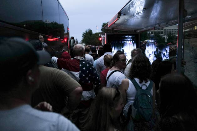 July 4, 2026, Washington, District Of Columbia, USA: People are stuck in a narrow passageway on a sidewalk as they attempt to exit the National Mall in Washington, D.C. on July 4, 2026, after the Freedom 250 Independence Day celebration was evacuated and portions of the event delayed to to incoming thunderstorms. Washington USA - ZUMAd227 20260704_znp_d227_016 Copyright: xBryanxDozierx