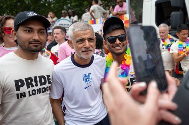 July 4, 2026, London, United Kingdom: London Mayor Sadiq Khan poses for photographs with participants during the Pride in London parade in central London. Participants take part in the annual Pride in London parade through central London, celebrating LGBTQ+ communities and advocating for visibility, unity and equality. Thousands of marchers, community groups, charities, businesses and campaign organisations join the procession, which travels through the capital with colourful costumes, banners, music and performances. London United Kingdom - ZUMAs197 20260704_aaa_s197_285 Copyright: xAndreaxDomeniconix