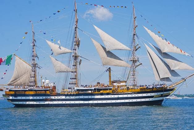 Celebrating America’s 250th anniversary NEW YORK CITY, UNITED STATES - JULY 4: The Amerigo Vespucci from Italy passes the Statue of Liberty to celebrate America s 250th birthday in New York, United States on July 4, 2026. Selcuk Acar Anadolu New York United States. Editorial use only. Please get in touch for any other usage.  Copyright: x2026xAnadoluxSelcukxAcarx