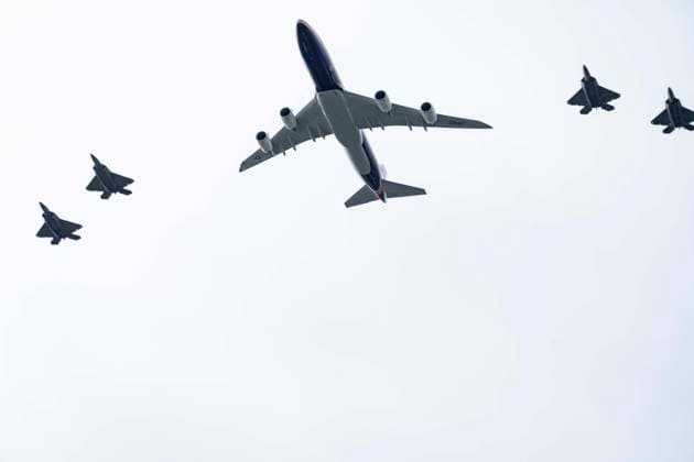 July 4, 2026, Washington, District Of Columbia, USA: F22 Raptor jet fighters escort the new Air Force One, a modified Boeing 747-8 that was gifted to the US by the royal family of Qatar, as they fly over the National Mall during the Salute to America Semiquincentennial celebration in Washington, DC, USA, on Saturday, July 4, 2026 Washington USA  - ZUMAs152 20260704_faa_s152_036 Copyright: xAndrewxThomasx-xPoolxviaxCNPx