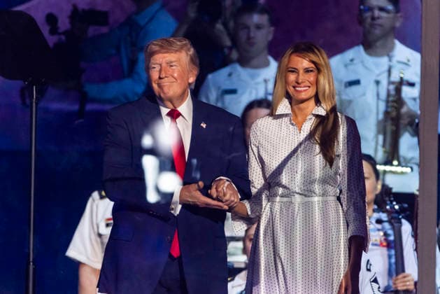 July 4, 2026, Washington, District Of Columbia, USA: US President Donald Trump and first lady Melania Trump prepare to speak during the Salute to America 250 celebration on the National Mall in Washington, DC, USA, 04 July 2026. The fireworks display that followed the president™s speech is reportedly the largest in history, with 850,000 shells launched over 40 minutes Washington USA  - ZUMAs152 20260704_faa_s152_037 Copyright: xJimxLoScalzox-xPoolxviaxCNPx