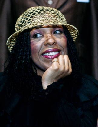 RECORD DATE NOT STATED Roberta Cleopatra Flack is an American singer Roberta Cleopatra Flack (born 1937) American singer. She is known for her No. 1 singles The First Time Ever I Saw Your Face , Killing Me Softly with His Song , Feel Like Makin Love ; and Where Is the Love and The Closer I Get to You , two of her many duets with Donny Hathaway. Editorial use only. All other uses to be cleared with the copyright owner (World History Archive), in advance., WHA_181_0212.jpg, Roberta Cleopatra Flack; American singer; No. 1 singles; The First Time Ever I Saw Your Face; Killing Me Softly with His Song; Feel Like Makin Love; Where Is the Love; The Closer I Get to You; duets; Donny Hathaway; soul music; Grammy Award winner; vocalist; pianis Copyright: xWorldxHistoryxArchivex