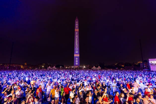 Crowds watch the fireworks go off during the Salute to America 250 celebration on the National Mall in Washington DC on Saturday, July 4, 2026. The 35 minute July 4th fireworks show will feature 850,000 fireworks and pyrotechnic effects.  WAX20260704963 JIMxLOxSCALZO