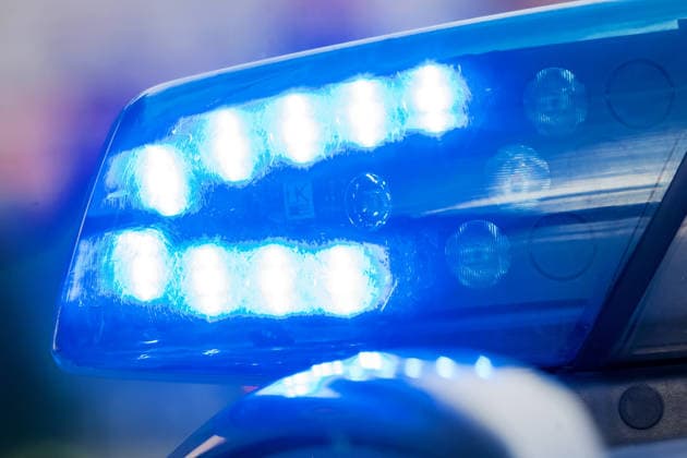 Blaulicht, Polizei, Einsatz bei einer Demo, Erfurt, 4. Juli 2026 Deutschland, Erfurt, 4. Juli 2026, Blaulicht, Polizei, Einsatz bei einer Demo, 110, Polizeieinsatz, Thüringen *** Blue lights, police, operation at a demonstration, Erfurt, July 4, 2026 Germany, Erfurt, July 4, 2026, blue lights, police, operation at a demonstration, 110, police operation, Thuringia