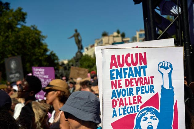 aris France le 04 Juillet 2026 Manifestation citoyenne a l appel d associations feministes et de defense des enfants pour l instauration d une loi cadre integrale contre les violences sexuelles.Citizen demonstration called by feminist and child advocacy groups for the enactment of comprehensive framework legislation against sexual violence. Paris, France, July 4, 2026 FEMME ENFANT, ILLUSTRATION NEWS SOCIETE MANIFESTATION VIOLENCE SEXUELLE METOOECOLE DROIT DES FEMMES, FEMINISTE, FEMINISME SOCIETE WOMEN S RIGHTS, FEMINIST,SOCIETY, DROIT FEMME NEWS EGALITE, MANIFESTATION, DEMONSTRATION, PANCARTE,  Copyright: xBrunoxLevesquex