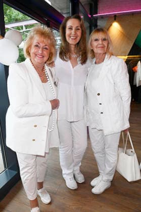 Stefanie Simon, Manuela Schikorsky und Cindy Berger beim Diner en Blanc mit Bootsfahrt zum NYX Hotel Berlin Köpenick. Berlin, 04.07.2026 *** Stefanie Simon, Manuela Schikorsky, and Cindy Berger at the Diner en Blanc with a boat ride to the NYX Hotel Berlin Köpenick, Berlin, July 4, 2026 Foto:xN.xKubelkax xFuturexImagex blanc_6714