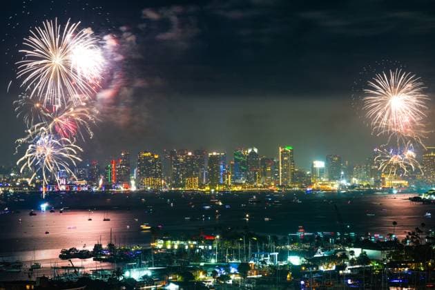 July 4, 2026, San Diego, California, United States: Fireworks illuminate the sky over San Diego Bay during the Big Bay Boom Independence Day celebration on July 4, 2026, in San Diego, California. The annual display launches from four barges across the bay and marks America s 250th birthday, drawing thousands of spectators to waterfront parks, beaches and marinas throughout the region. San Diego United States  - ZUMAs197 20260704_aaa_s197_460 Copyright: xSOPAxImagesx