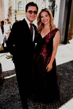 Serge Dorny Staatsintendant Teresa Boning Opernsaengerin Muenchen 04.07.2026 Max Joseph Platz Bayerische Staatsoper OPER FUER ALLE Die Wallkuere -Richard Wagner Foto Muenchen *** Serge Dorny, Artistic Director; Teresa Boning, opera singer; Munich, July 4, 2026; Max Joseph Square; Bavarian State Opera; OPERA FOR EVERYONE; *Die Walküre* by Richard Wagner; Photo: Munich