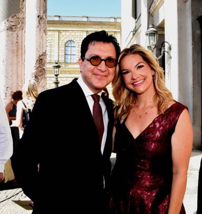 Serge Dorny Staatsintendant Teresa Boning Opernsaengerin Muenchen 04.07.2026 Max Joseph Platz Bayerische Staatsoper OPER FUER ALLE Die Wallkuere -Richard Wagner Foto Muenchen *** Serge Dorny, Artistic Director; Teresa Boning, opera singer; Munich, July 4, 2026; Max Joseph Square; Bavarian State Opera; OPERA FOR EVERYONE; *Die Walküre* by Richard Wagner; Photo: Munich