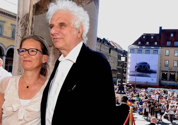 Lila Schulz Politikwissenschaftlerin Udo Wachtveitl Schauspieler Muenchen 04.07.2026 Max Joseph Platz Bayerische Staatsoper OPER FUER ALLE Die Wallkuere -Richard Wagner Foto Muenchen *** Lila Schulz, political scientist; Udo Wachtveitl, actor; Munich, July 4, 2026; Max Joseph Square; Bavarian State Opera; OPERA FOR EVERYONE; *Die Walküre* by Richard Wagner; Photo: Munich