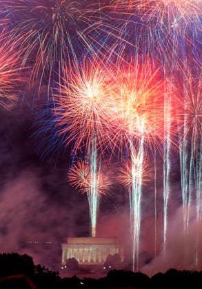 Fireworks explode around the Lincoln Memorial on the National Mall as part of the America 250 celebrations in Washington DC on Saturday, July 4, 2026. The 35-minute July 4 fireworks show featured 850,000 fireworks and pyrotechnic effects.  WAP20260704103 PATxBENIC