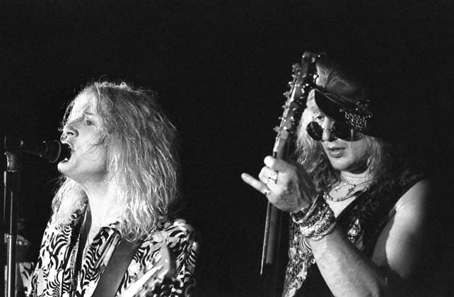 Daytona Beach, Florida, USA; ENUFF Z NUFF - DONNIE VIE & CHIP Z NUFF onstage at Finky s night club - Sept. 1991  - ZUMAh235 19910930_zmp_h235_114 Copyright: xChristopherxHeltonx