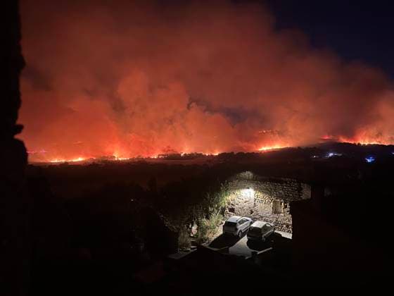 Huge fire broke out on Trevillach - Pyrenees-Orientales Huge fire broke out on the territory of the commune of Trévillach, on the outskirts of Montalba-le-Château, (Pyrénées-Orientales) about 35 kilometres from Perpignan on July 4, 2026. Photo by Geyres-Castoldi ABACAPRESS.COM Montalba-le-Château France  Copyright: xCastoldixIsabelle ABACAx