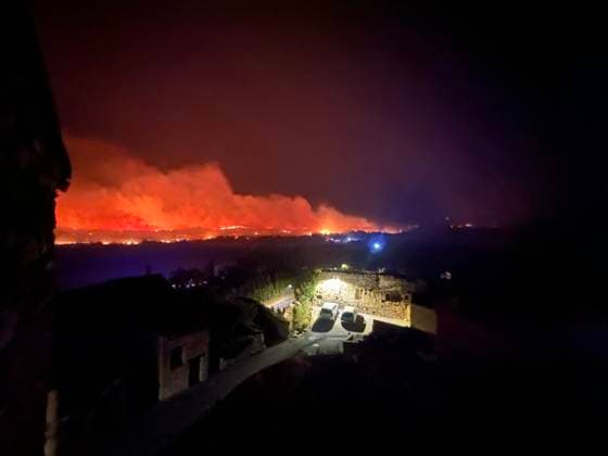 Huge fire broke out on Trevillach - Pyrenees-Orientales Huge fire broke out on the territory of the commune of Trévillach, on the outskirts of Montalba-le-Château, (Pyrénées-Orientales) about 35 kilometres from Perpignan on July 4, 2026. Photo by Geyres-Castoldi ABACAPRESS.COM Montalba-le-Château France  Copyright: xCastoldixIsabelle ABACAx