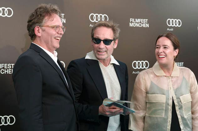 Christoph Gröner, David Duchovny und Julia Weigl beim Photocall zur Verleihung des CineMerit Awards auf dem 43. Filmfest München 2026 in der Hochschule für Fernsehen und Film. München, 04.07.2026 *** Christoph Gröner, David Duchovny, and Julia Weigl at the photocall for the CineMerit Awards ceremony at the 43rd Munich Film Festival in 2026 at the University of Television and Film Munich, July 4, 2026 Foto:xN.xKolinzx xFuturexImagex duchovny_6735
