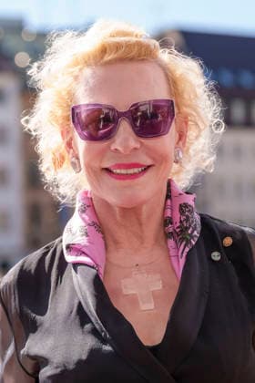 Sunnyi Melles bei der Ankunft zum Event Oper für alle 2026 im Rahmen der Münchner Opernfestspiele mit der Live-Opernübertragung von Richard Wagners Die Walküre im Nationaltheater. München, 04.07.2026 *** Sunnyi Melles upon her arrival at the Opera for All 2026 event, part of the Munich Opera Festival, featuring a live opera broadcast of Richard Wagner s *Die Walküre* at the National Theater in Munich, July 4, 2026 Foto:xN.xKolinzx xFuturexImagex oper_6761