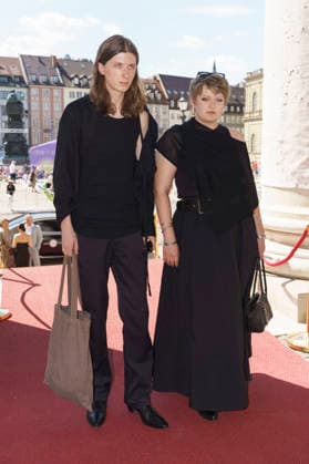 Jakob Seeberger und Annika Neugart bei der Ankunft zum Event Oper für alle 2026 im Rahmen der Münchner Opernfestspiele mit der Live-Opernübertragung von Richard Wagners Die Walküre im Nationaltheater. München, 04.07.2026 *** Jakob Seeberger and Annika Neugart upon their arrival at the Opera for All 2026 event, part of the Munich Opera Festival, featuring a live opera broadcast of Richard Wagner’s *Die Walküre* at the National Theater in Munich, July 4, 2026 Foto:xN.xKolinzx xFuturexImagex oper_6714