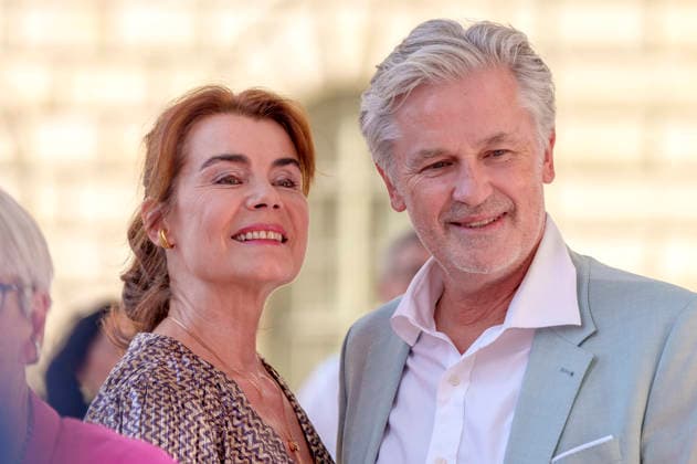 Nicola Tiggeler und Timothy Peach bei der Ankunft zum Event Oper für alle 2026 im Rahmen der Münchner Opernfestspiele mit der Live-Opernübertragung von Richard Wagners Die Walküre im Nationaltheater. München, 04.07.2026 *** Nicola Tiggeler and Timothy Peach upon their arrival at the Opera for All 2026 event, part of the Munich Opera Festival, featuring a live opera broadcast of Richard Wagner’s *Die Walküre* at the National Theater in Munich, July 4, 2026 Foto:xN.xKolinzx xFuturexImagex oper_6725