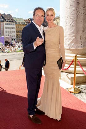 Thomas Ohrner mit Ehefrau Anne Arnholdt bei der Ankunft zum Event Oper für alle 2026 im Rahmen der Münchner Opernfestspiele mit der Live-Opernübertragung von Richard Wagners Die Walküre im Nationaltheater. München, 04.07.2026 *** Thomas Ohrner with his wife Anne Arnholdt upon arrival at the Opera for All 2026 event, part of the Munich Opera Festival, featuring a live opera broadcast of Richard Wagner’s *Die Walküre* at the National Theater in Munich, July 4, 2026 Foto:xN.xKolinzx xFuturexImagex oper_6733