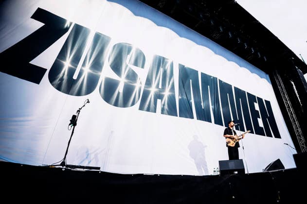 Clueso live bei einem Konzert auf dem Domplatz. Erfurt, 04.07.2026 *** Clueso performing live at a concert on Domplatz in Erfurt, July 4, 2026 Foto:xM.xKremerx xFuturexImagex clueso_6702