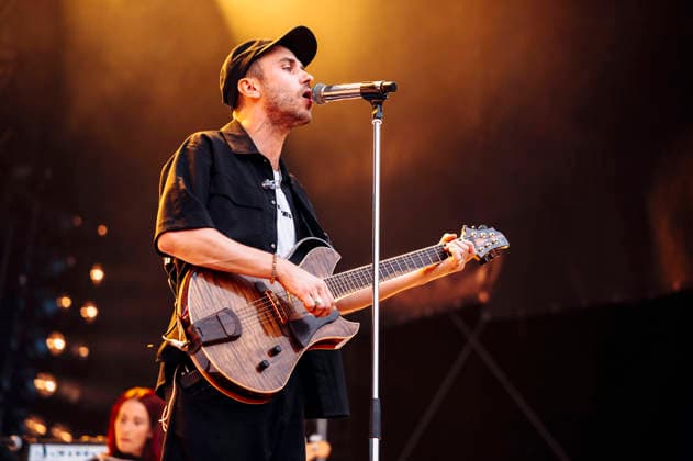 Clueso live bei einem Konzert auf dem Domplatz. Erfurt, 04.07.2026 *** Clueso performing live at a concert on Domplatz in Erfurt, July 4, 2026 Foto:xM.xKremerx xFuturexImagex clueso_6708