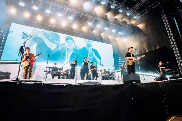 Clueso live bei einem Konzert auf dem Domplatz. Erfurt, 04.07.2026 *** Clueso performing live at a concert on Domplatz in Erfurt, July 4, 2026 Foto:xM.xKremerx xFuturexImagex clueso_6709
