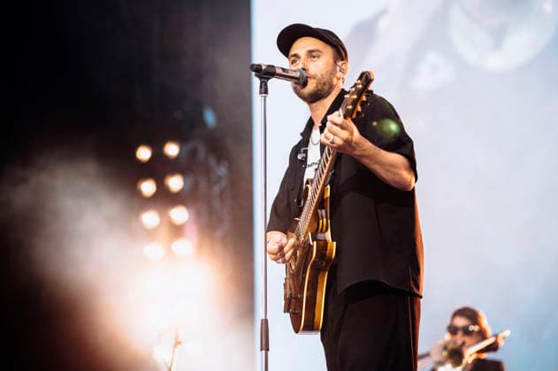 Clueso live bei einem Konzert auf dem Domplatz. Erfurt, 04.07.2026 *** Clueso performing live at a concert on Domplatz in Erfurt, July 4, 2026 Foto:xM.xKremerx xFuturexImagex clueso_6712