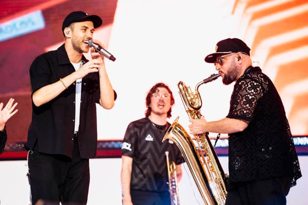 Clueso live bei einem Konzert auf dem Domplatz. Erfurt, 04.07.2026 *** Clueso performing live at a concert on Domplatz in Erfurt, July 4, 2026 Foto:xM.xKremerx xFuturexImagex clueso_6715