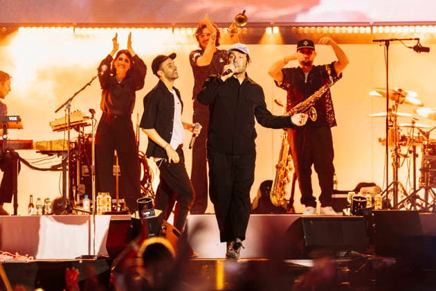 Clueso und Bosse live bei einem Konzert auf dem Domplatz. Erfurt, 04.07.2026 *** Clueso and Bosse performing live at a concert on Domplatz in Erfurt, July 4, 2026 Foto:xM.xKremerx xFuturexImagex clueso_6724